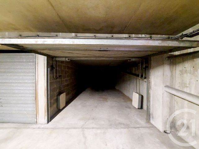parking à louer - 20.0 m2 - PARIS - 75013 - ILE-DE-FRANCE - Century 21 République