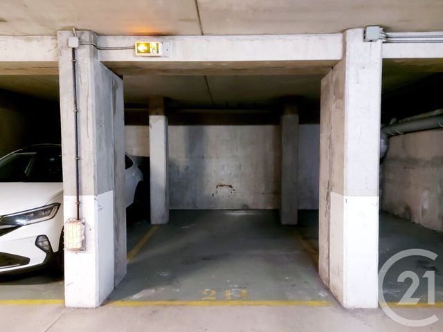 parking à louer - 10.0 m2 - PARIS - 75013 - ILE-DE-FRANCE - Century 21 République