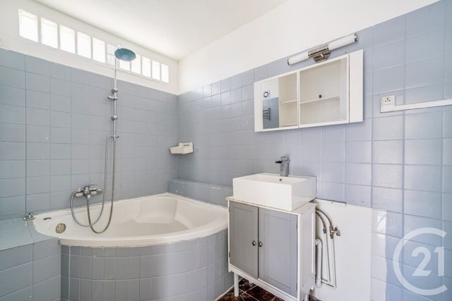 Appartement F3 à vendre - 3 pièces - 75.9 m2 - VILLEJUIF - 94 - ILE-DE-FRANCE - Century 21 République