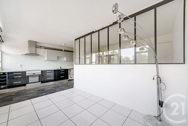 Appartement F3 à vendre - 3 pièces - 75.9 m2 - VILLEJUIF - 94 - ILE-DE-FRANCE - Century 21 République