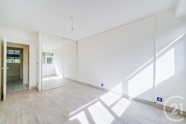 Appartement F3 à vendre - 3 pièces - 75.9 m2 - VILLEJUIF - 94 - ILE-DE-FRANCE - Century 21 République