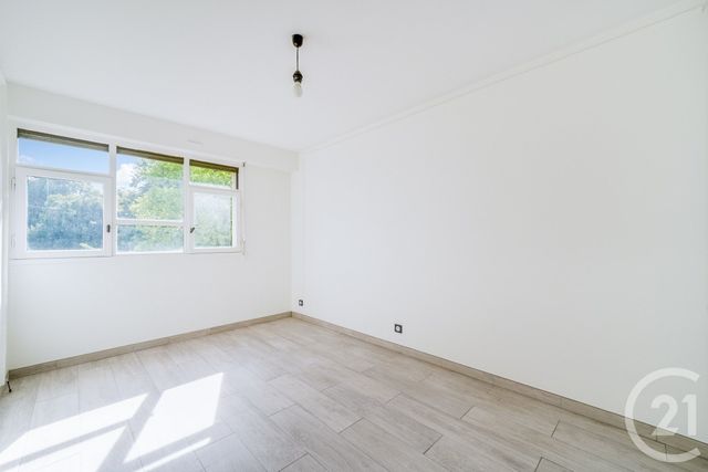 Appartement F3 à vendre - 3 pièces - 75.9 m2 - VILLEJUIF - 94 - ILE-DE-FRANCE - Century 21 République