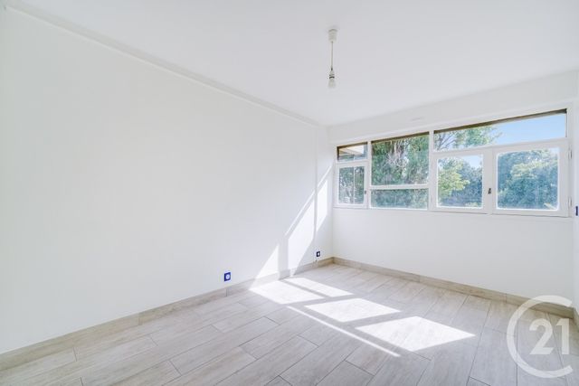 Appartement F3 à vendre - 3 pièces - 75.9 m2 - VILLEJUIF - 94 - ILE-DE-FRANCE - Century 21 République