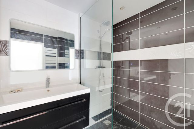 Afficher la photo en grand Appartement F4 à vendre - 4 pièces - 79.9 m2 - ASNIERES SUR SEINE - 92 - ILE-DE-FRANCE - Century 21 République