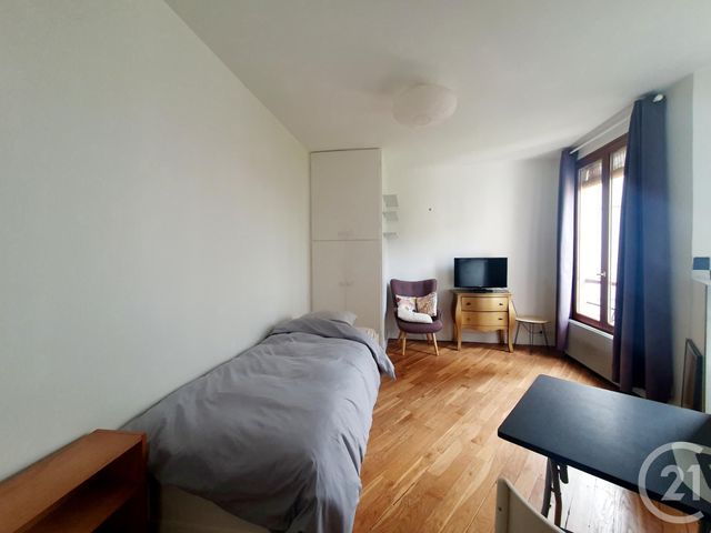 Appartement Studio à louer - 1 pièce - 24.1 m2 - PARIS - 75013 - ILE-DE-FRANCE - Century 21 République