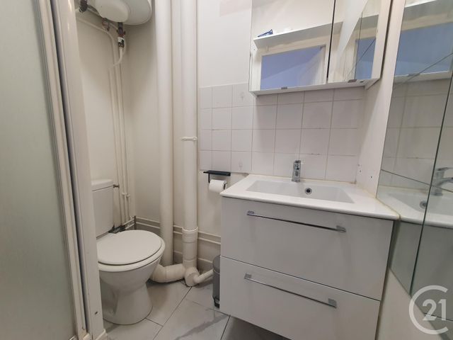 Appartement Studio à louer - 1 pièce - 24.1 m2 - PARIS - 75013 - ILE-DE-FRANCE - Century 21 République