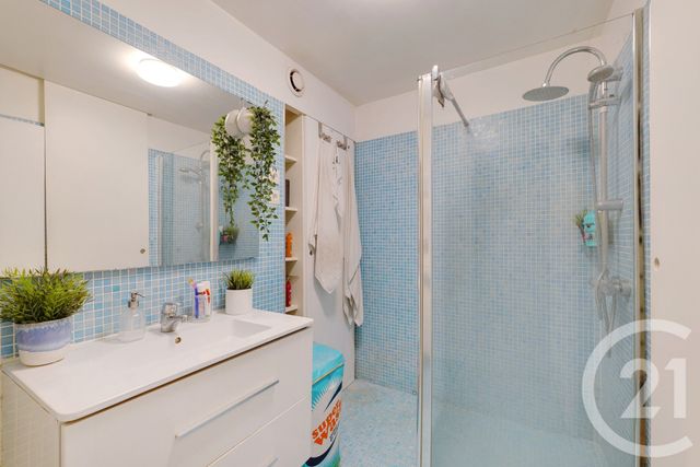 Appartement F2 à vendre - 2 pièces - 52.3 m2 - PARIS - 75011 - ILE-DE-FRANCE - Century 21 République