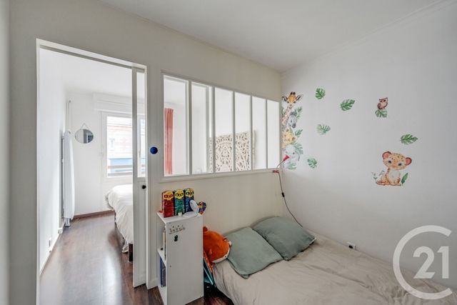 Appartement F2 bis à vendre - 3 pièces - 54.2 m2 - PARIS - 75010 - ILE-DE-FRANCE - Century 21 République