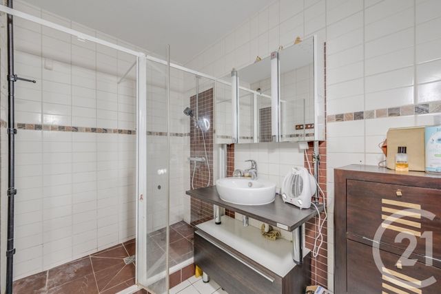 Appartement F2 bis à vendre - 3 pièces - 54.2 m2 - PARIS - 75010 - ILE-DE-FRANCE - Century 21 République