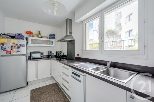 Appartement F2 bis à vendre - 3 pièces - 54.2 m2 - PARIS - 75010 - ILE-DE-FRANCE - Century 21 République