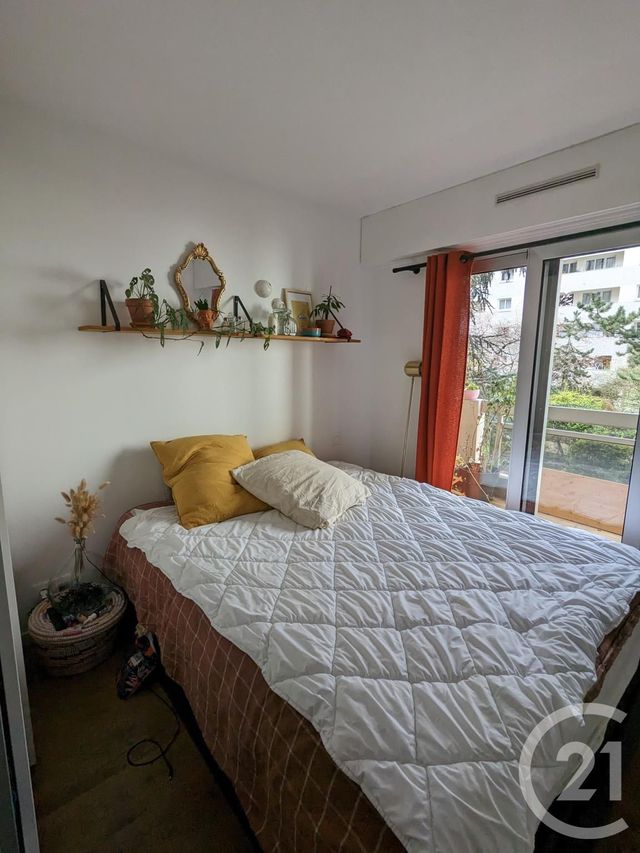 Appartement T2 à louer - 2 pièces - 46.0 m2 - PARIS - 75011 - ILE-DE-FRANCE - Century 21 République