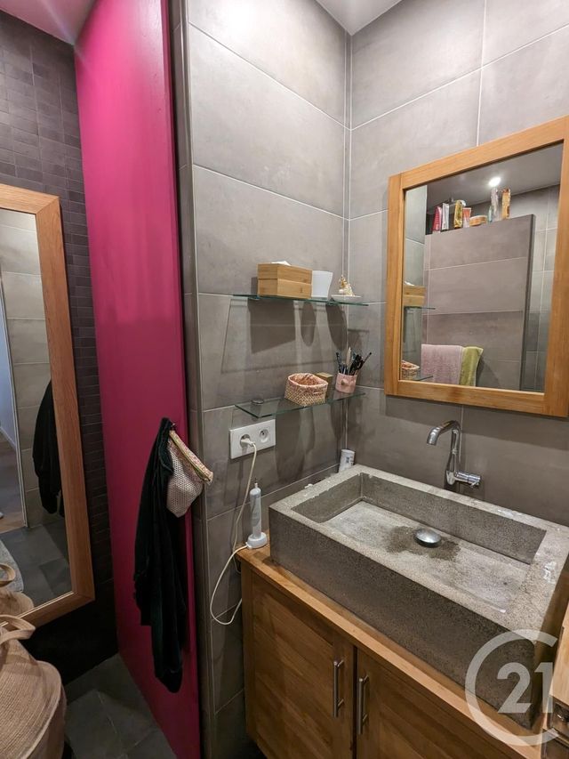 Appartement T2 à louer - 2 pièces - 46.0 m2 - PARIS - 75011 - ILE-DE-FRANCE - Century 21 République