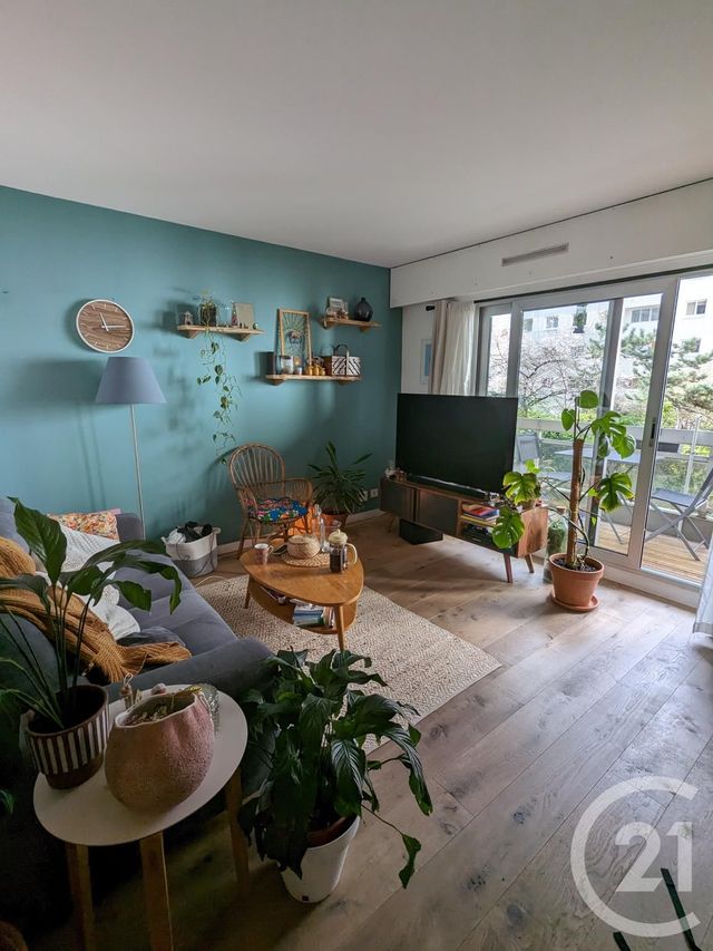 Appartement T2 à louer - 2 pièces - 46.0 m2 - PARIS - 75011 - ILE-DE-FRANCE - Century 21 République