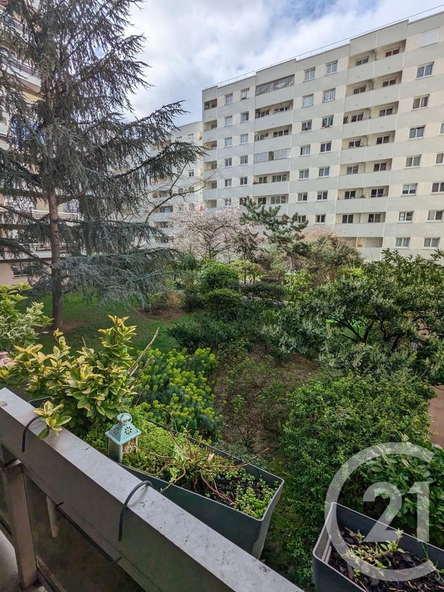 Appartement T2 à louer - 2 pièces - 46.0 m2 - PARIS - 75011 - ILE-DE-FRANCE - Century 21 République