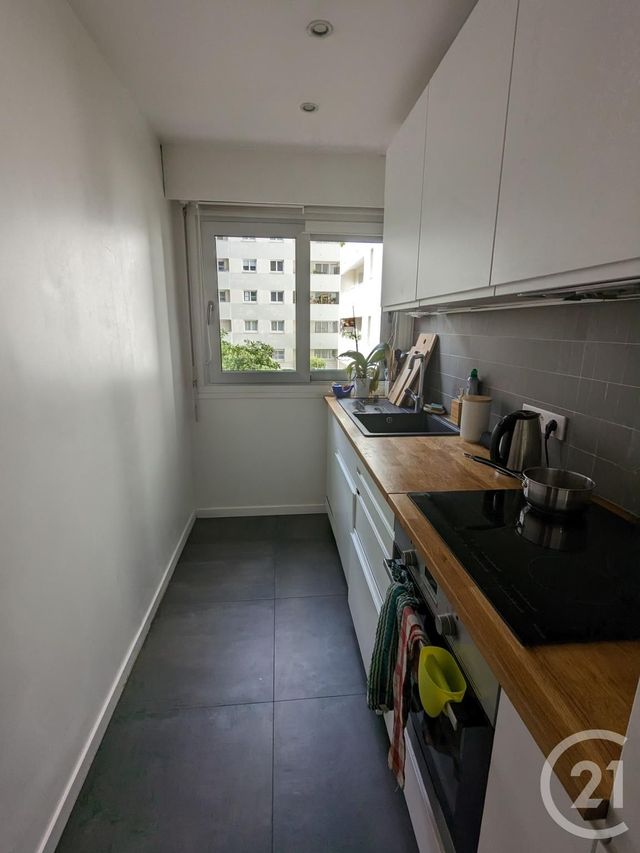 Appartement T2 à louer - 2 pièces - 46.0 m2 - PARIS - 75011 - ILE-DE-FRANCE - Century 21 République