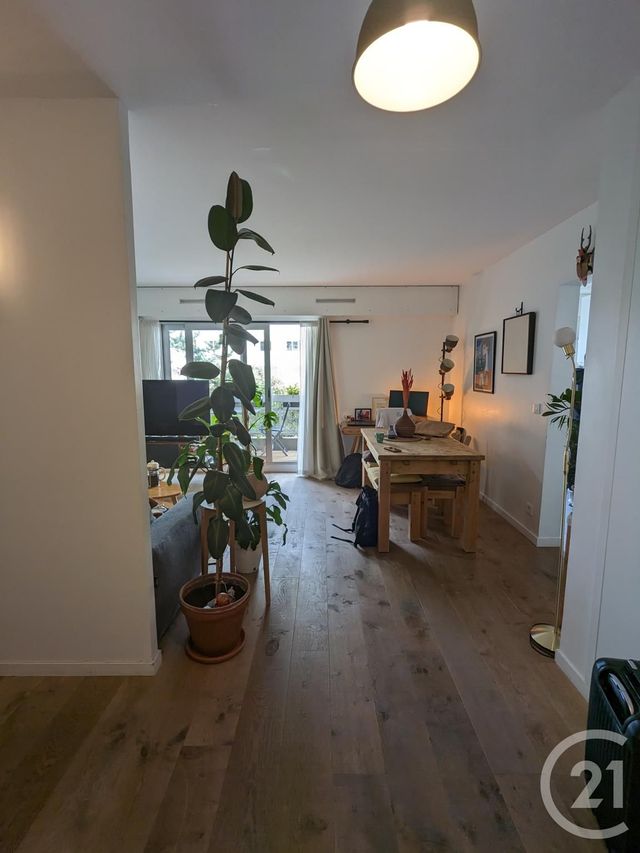 Appartement T2 à louer - 2 pièces - 46.0 m2 - PARIS - 75011 - ILE-DE-FRANCE - Century 21 République