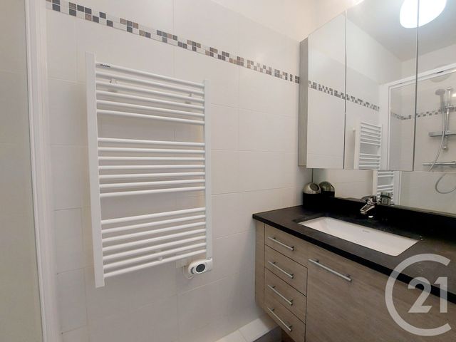 Appartement T2 à louer - 2 pièces - 35.81 m2 - PARIS - 75013 - ILE-DE-FRANCE - Century 21 République