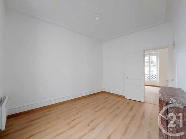 Appartement T2 à louer - 2 pièces - 51.74 m2 - PARIS - 75013 - ILE-DE-FRANCE - Century 21 République