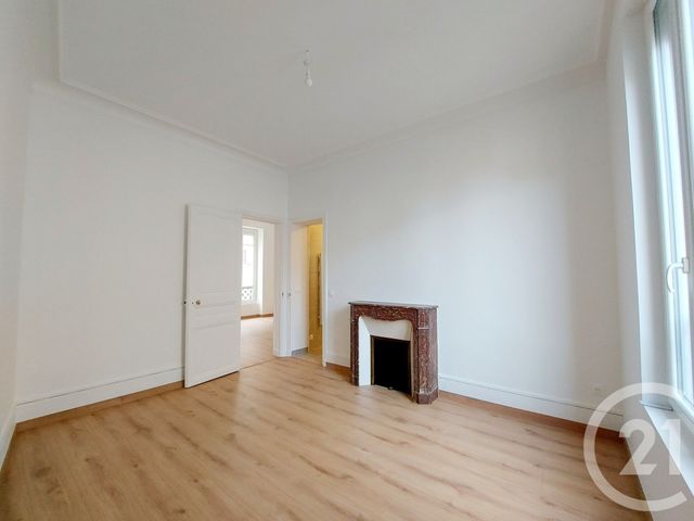Appartement T2 à louer - 2 pièces - 51.74 m2 - PARIS - 75013 - ILE-DE-FRANCE - Century 21 République