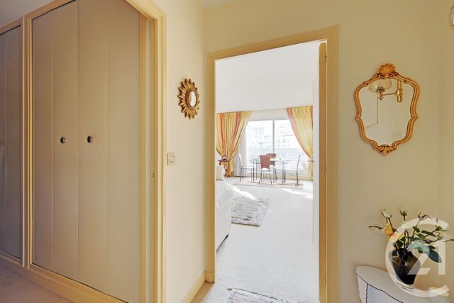 Appartement F2 à vendre - 2 pièces - 50.0 m2 - PARIS - 75019 - ILE-DE-FRANCE - Century 21 République