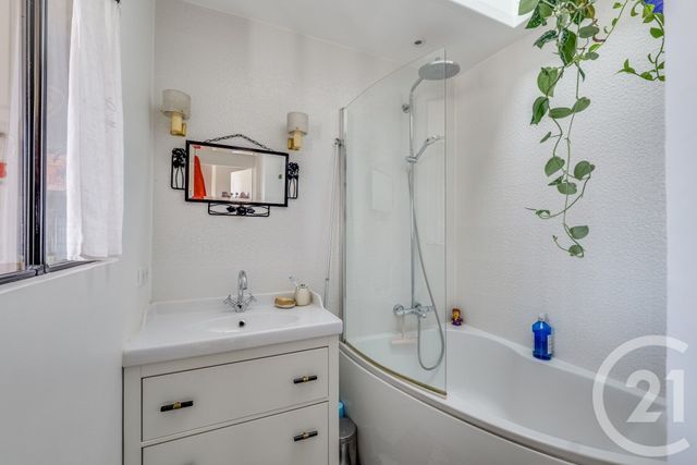 Appartement F4 à vendre - 4 pièces - 72.77 m2 - PARIS - 75018 - ILE-DE-FRANCE - Century 21 République