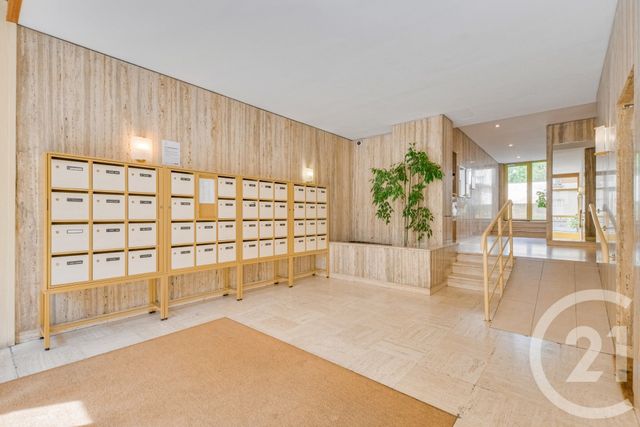 Appartement F3 à vendre - 3 pièces - 76.02 m2 - PARIS - 75020 - ILE-DE-FRANCE - Century 21 République
