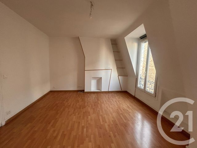 Appartement T2 à louer - 2 pièces - 45.52 m2 - PARIS - 75018 - ILE-DE-FRANCE - Century 21 République