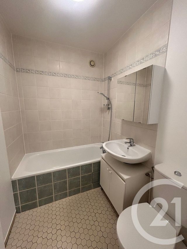 Appartement Studio à louer - 1 pièce - 28.85 m2 - PARIS - 75011 - ILE-DE-FRANCE - Century 21 République