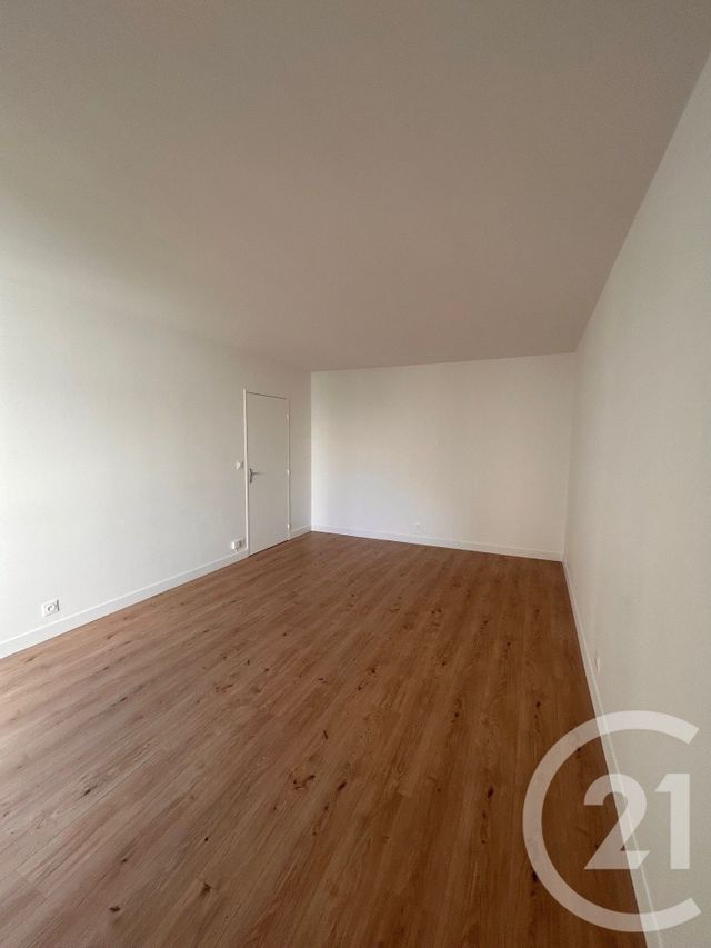 Appartement Studio à louer - 1 pièce - 28.85 m2 - PARIS - 75011 - ILE-DE-FRANCE - Century 21 République
