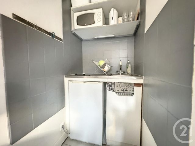 Appartement Studio à louer - 1 pièce - 15.7 m2 - PARIS - 75011 - ILE-DE-FRANCE - Century 21 République