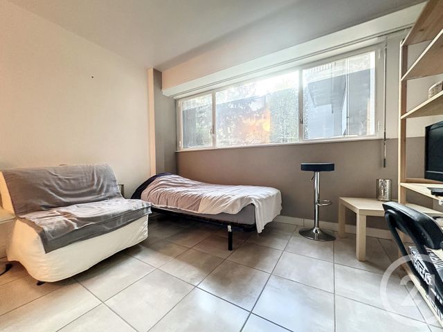 Appartement Studio à louer - 1 pièce - 15.7 m2 - PARIS - 75011 - ILE-DE-FRANCE - Century 21 République