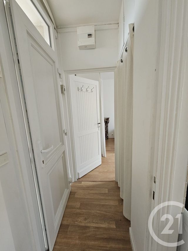 Appartement T2 à louer - 2 pièces - 28.04 m2 - CHARENTON LE PONT - 94 - ILE-DE-FRANCE - Century 21 République