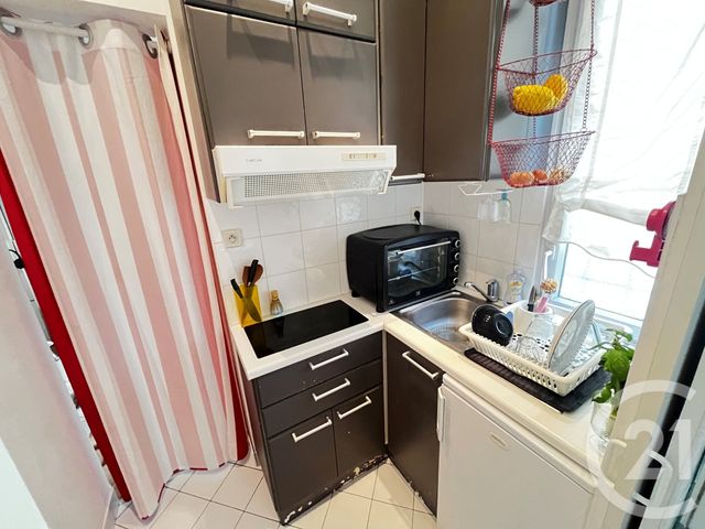 Appartement Studio à louer - 1 pièce - 15.78 m2 - PARIS - 75004 - ILE-DE-FRANCE - Century 21 République