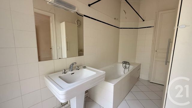 Appartement F3 à louer - 3 pièces - 71.64 m2 - PARIS - 75010 - ILE-DE-FRANCE - Century 21 République