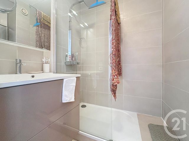 Appartement F2 à louer - 2 pièces - 47.08 m2 - PARIS - 75011 - ILE-DE-FRANCE - Century 21 République