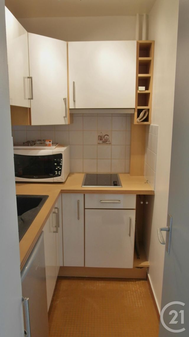 Appartement Studio à louer - 1 pièce - 24.0 m2 - PARIS - 75011 - ILE-DE-FRANCE - Century 21 République