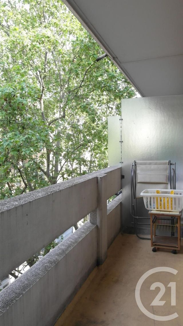 Appartement Studio à louer - 1 pièce - 24.0 m2 - PARIS - 75011 - ILE-DE-FRANCE - Century 21 République