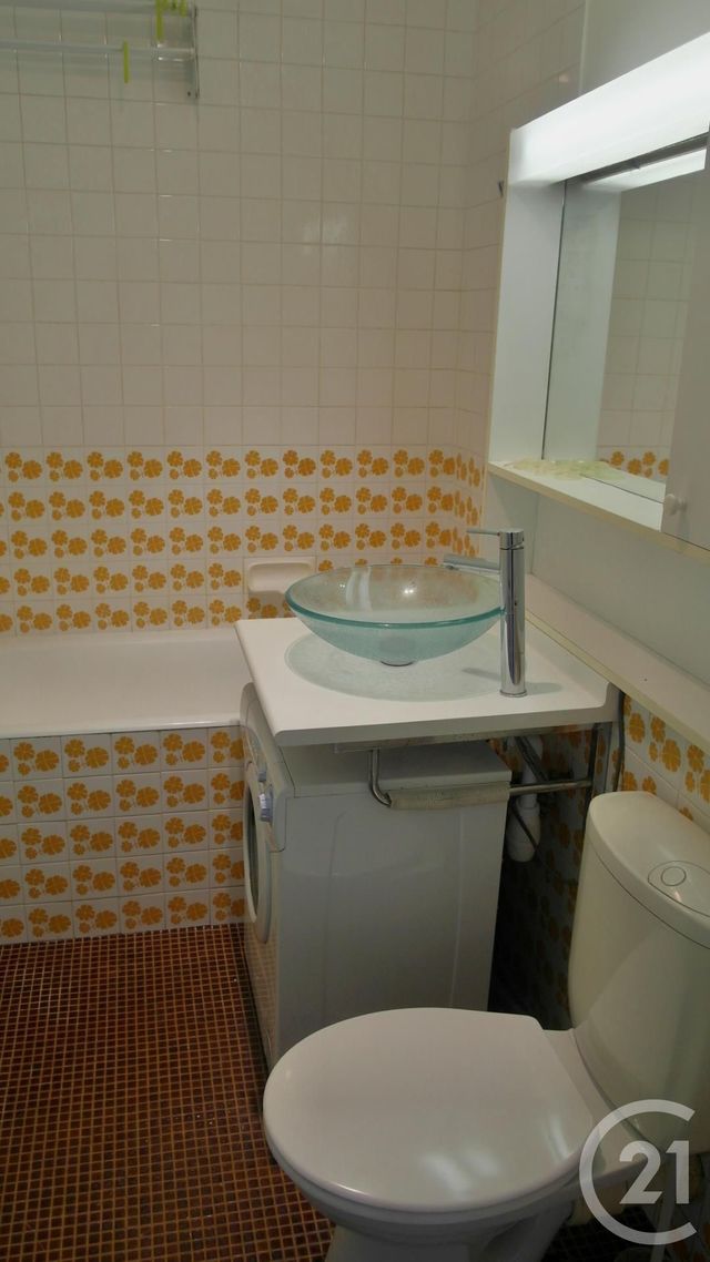 Appartement Studio à louer - 1 pièce - 24.0 m2 - PARIS - 75011 - ILE-DE-FRANCE - Century 21 République