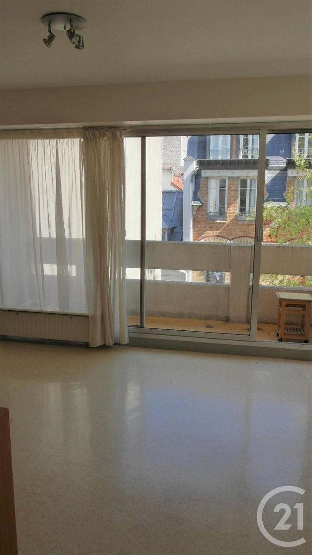 Appartement Studio à louer - 1 pièce - 24.0 m2 - PARIS - 75011 - ILE-DE-FRANCE - Century 21 République