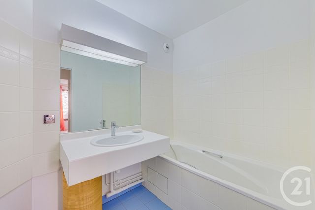 Appartement F3 à vendre - 3 pièces - 71.67 m2 - PARIS - 75010 - ILE-DE-FRANCE - Century 21 République
