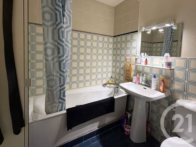 Appartement F1 à louer - 1 pièce - 30.0 m2 - LE KREMLIN BICETRE - 94 - ILE-DE-FRANCE - Century 21 République