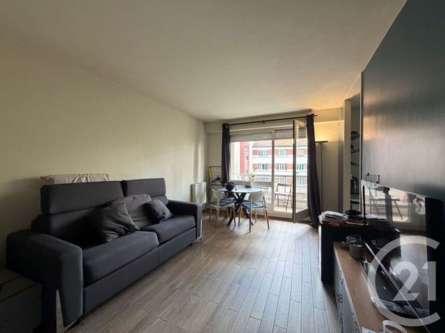 Appartement F1 à louer - 1 pièce - 30.0 m2 - LE KREMLIN BICETRE - 94 - ILE-DE-FRANCE - Century 21 République